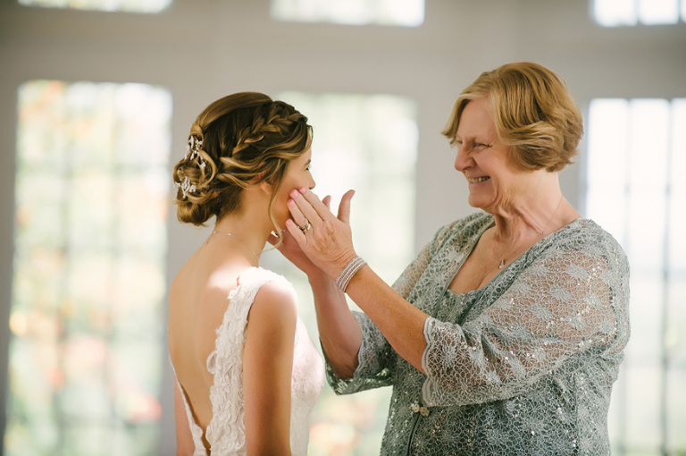 Pine Knob Mansion wedding photography by Michigan wedding photographer, Nicole Haley Photography.