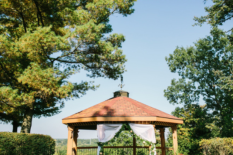 Pine Knob Mansion wedding photography by Michigan wedding photographer, Nicole Haley Photography.